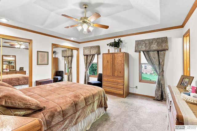 804 Auburn Lane, Papillion, NE 68046