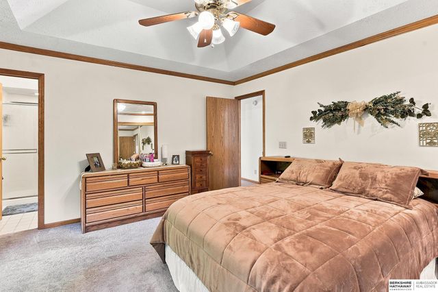 804 Auburn Lane, Papillion, NE 68046
