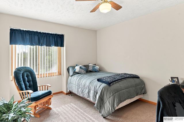 804 Auburn Lane, Papillion, NE 68046