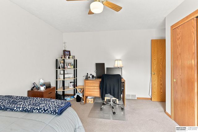 804 Auburn Lane, Papillion, NE 68046