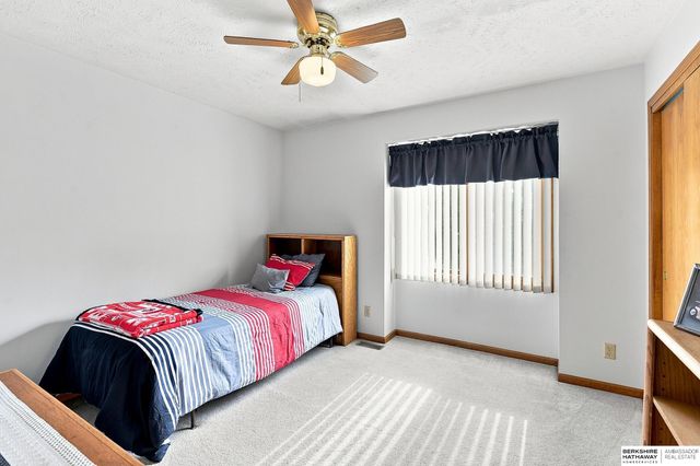 804 Auburn Lane, Papillion, NE 68046