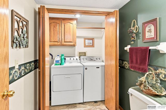 804 Auburn Lane, Papillion, NE 68046