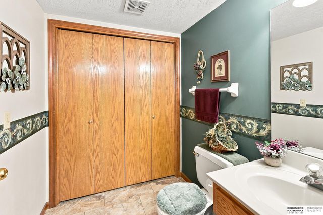 804 Auburn Lane, Papillion, NE 68046