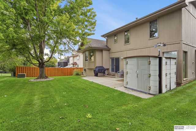 804 Auburn Lane, Papillion, NE 68046
