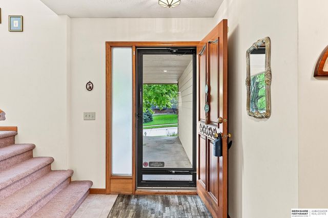 804 Auburn Lane, Papillion, NE 68046