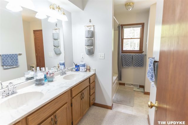 85 S Hilton Park Road, Muskegon, MI 49442