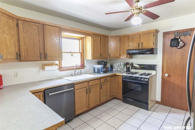 85 S Hilton Park Road, Muskegon, MI 49442