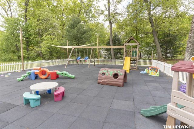 85 S Hilton Park Road, Muskegon, MI 49442