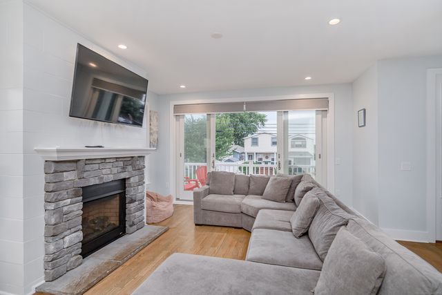 1039 Reef Road, Fairfield, CT 06824