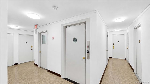50-21 39th Place 1A, Sunnyside, NY 11104