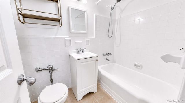 50-21 39th Place 1A, Sunnyside, NY 11104