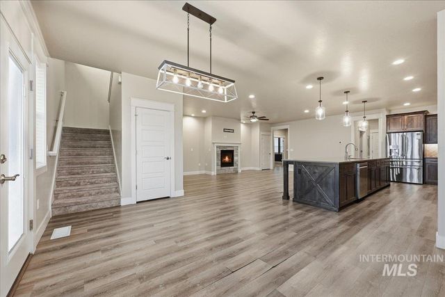 92 S Ravine Way, Nampa, ID 83687