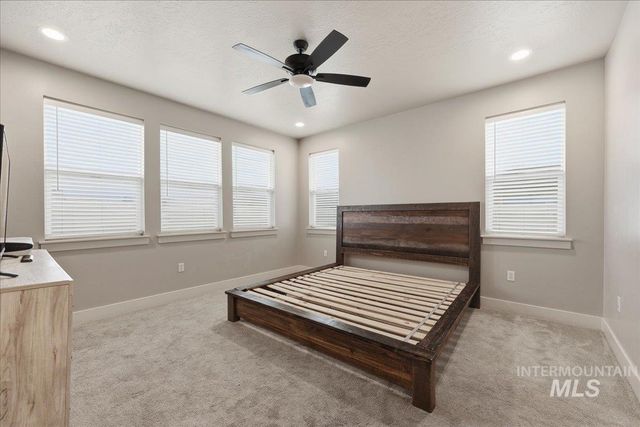 92 S Ravine Way, Nampa, ID 83687