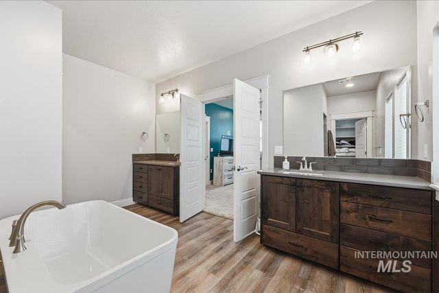 92 S Ravine Way, Nampa, ID 83687