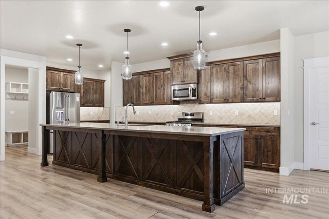 92 S Ravine Way, Nampa, ID 83687