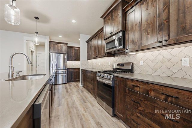 92 S Ravine Way, Nampa, ID 83687