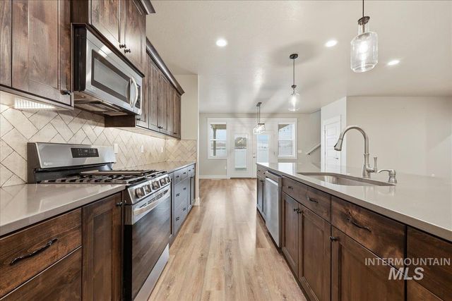 92 S Ravine Way, Nampa, ID 83687