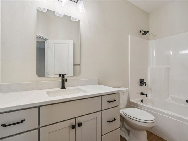 588 Maclan Circle, Iowa City, IA 52246