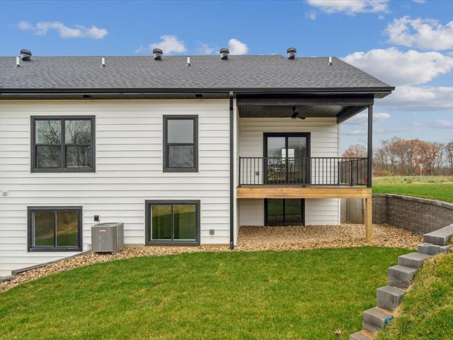 588 Maclan Circle, Iowa City, IA 52246