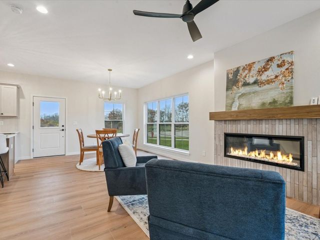 588 Maclan Circle, Iowa City, IA 52246