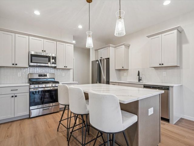 588 Maclan Circle, Iowa City, IA 52246