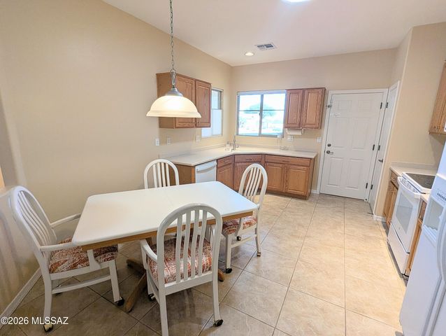 111 W Calle Moncayo, Sahuarita, AZ 85629