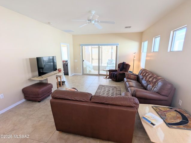 111 W Calle Moncayo, Sahuarita, AZ 85629