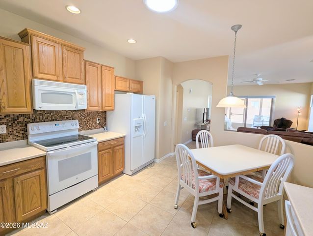 111 W Calle Moncayo, Sahuarita, AZ 85629