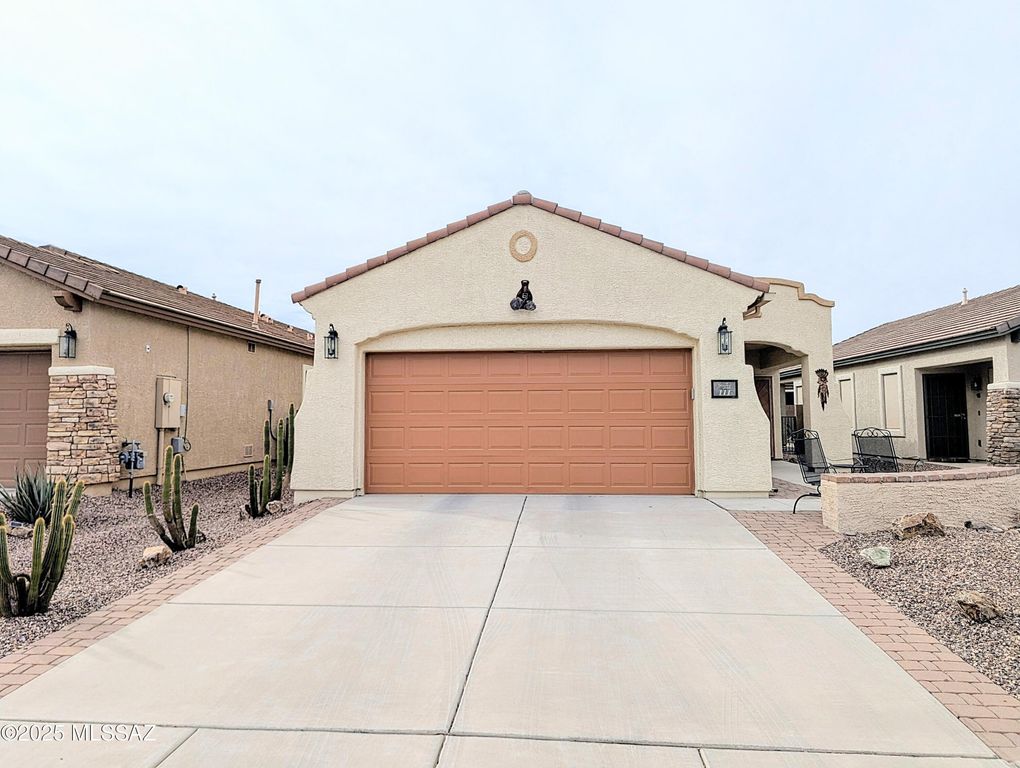 111 W Calle Moncayo, Sahuarita, AZ 85629