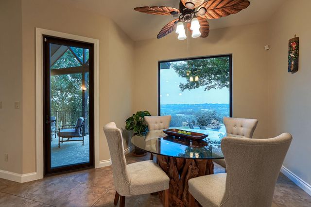 226 Hudson LN, Dripping Springs, TX 78620
