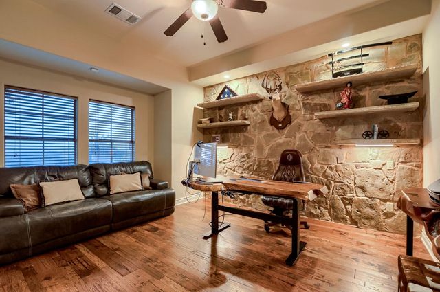 226 Hudson LN, Dripping Springs, TX 78620