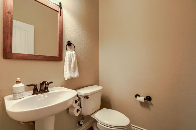 226 Hudson LN, Dripping Springs, TX 78620