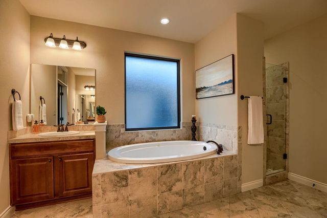 226 Hudson LN, Dripping Springs, TX 78620