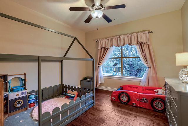 226 Hudson LN, Dripping Springs, TX 78620