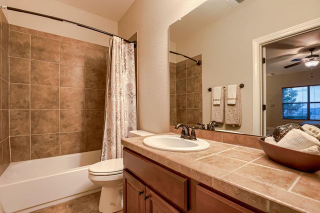 226 Hudson LN, Dripping Springs, TX 78620