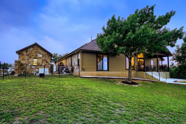 226 Hudson LN, Dripping Springs, TX 78620