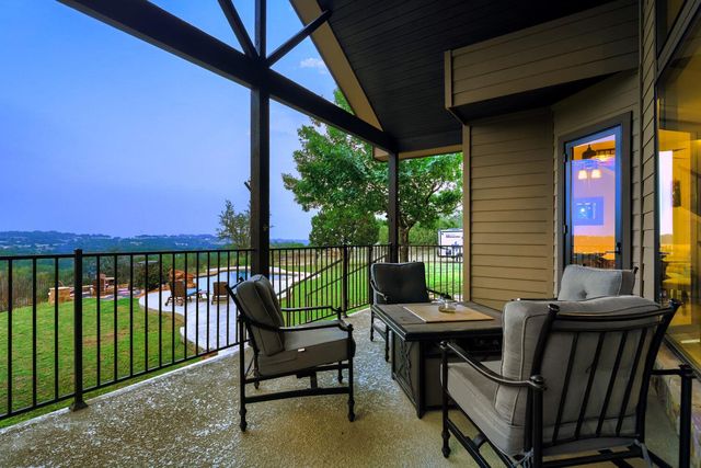226 Hudson LN, Dripping Springs, TX 78620