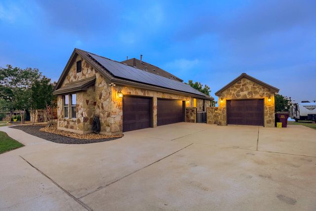 226 Hudson LN, Dripping Springs, TX 78620