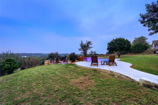 226 Hudson LN, Dripping Springs, TX 78620