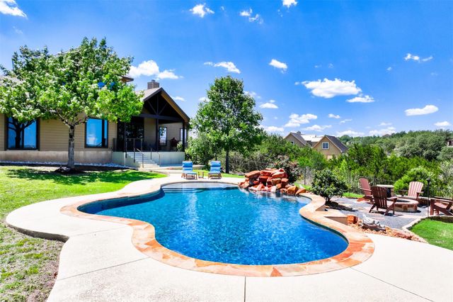 226 Hudson LN, Dripping Springs, TX 78620