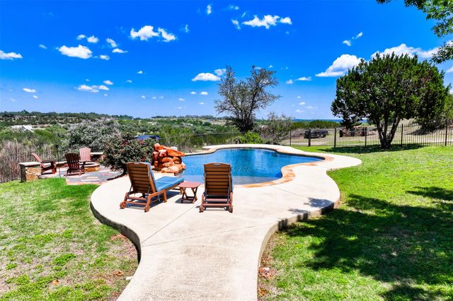 226 Hudson LN, Dripping Springs, TX 78620