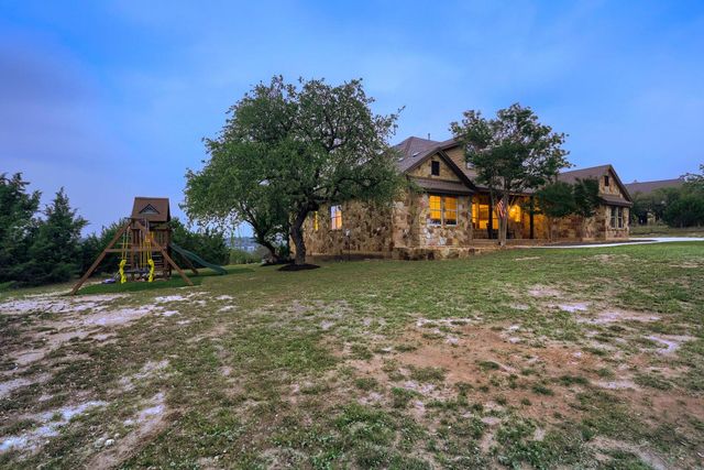 226 Hudson LN, Dripping Springs, TX 78620