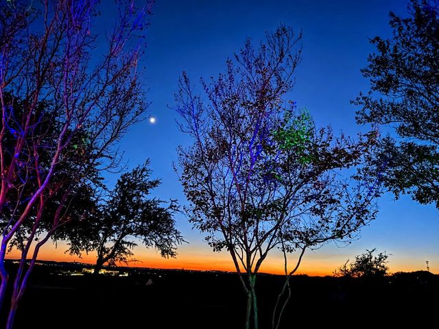 226 Hudson LN, Dripping Springs, TX 78620
