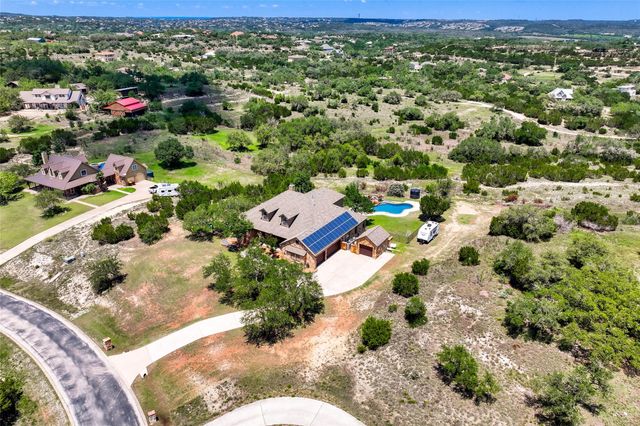 226 Hudson LN, Dripping Springs, TX 78620