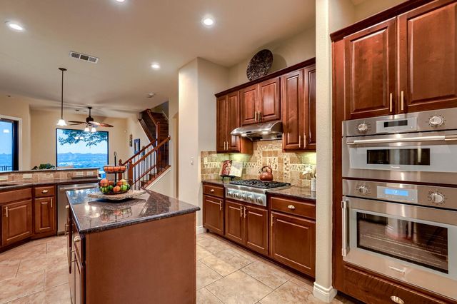 226 Hudson LN, Dripping Springs, TX 78620