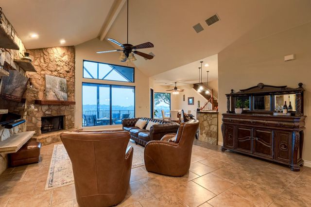 226 Hudson LN, Dripping Springs, TX 78620