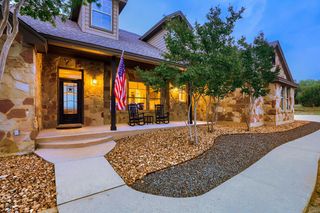 226 Hudson LN, Dripping Springs, TX 78620