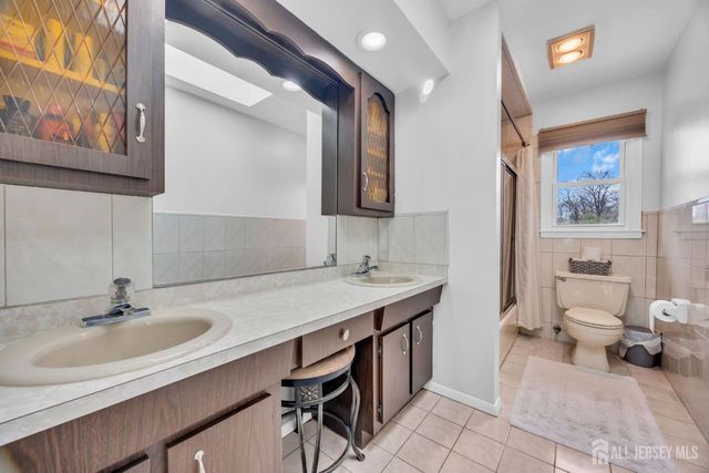 29 Carol Lane, Spotswood, NJ 08884