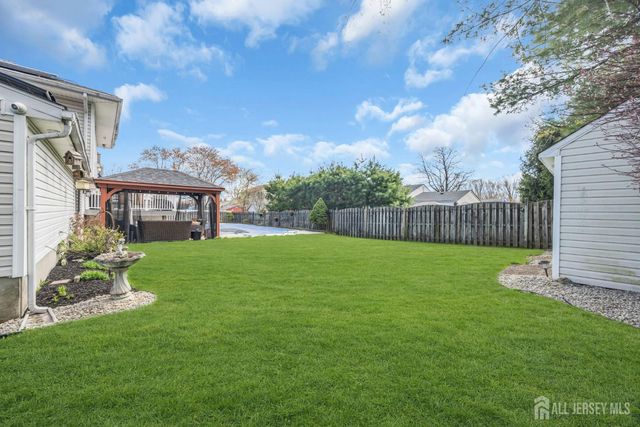 29 Carol Lane, Spotswood, NJ 08884