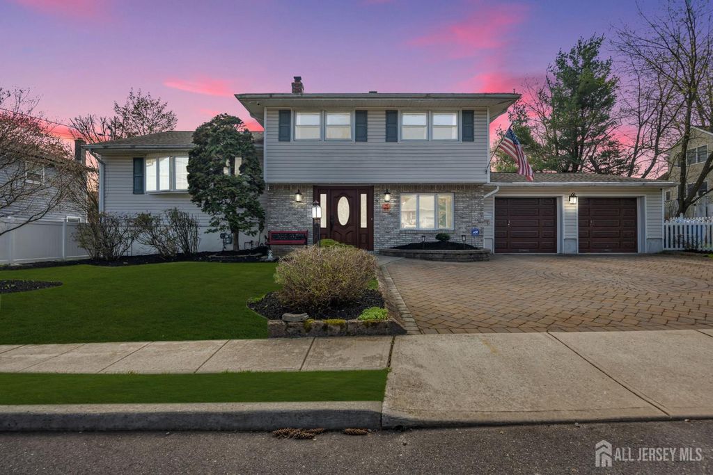 29 Carol Lane, Spotswood, NJ 08884